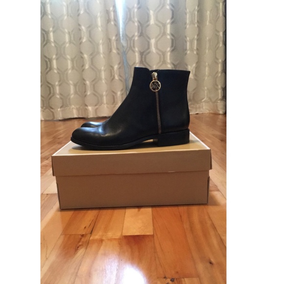 MICHAEL KORS WOMENS LAINEY LEATHER ANKLE BOOT - Picture 5 of 7